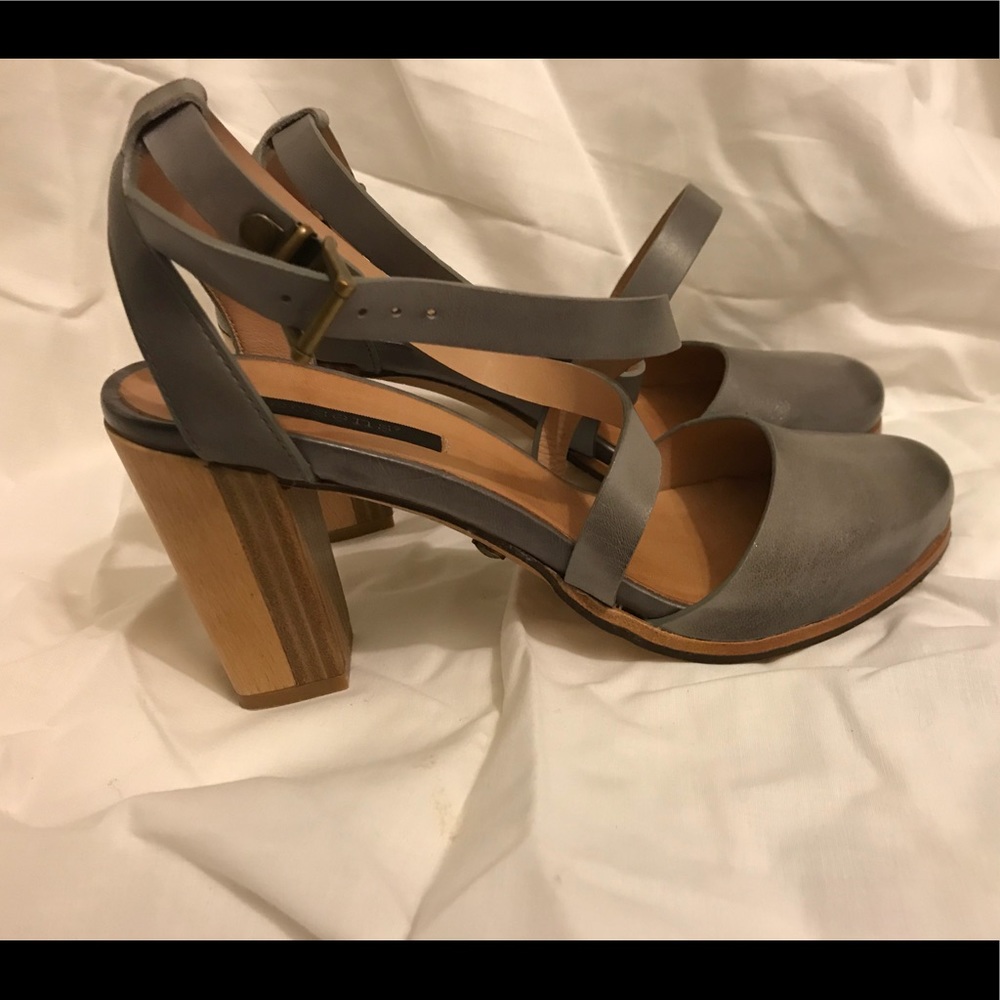 Neosens gray strappy heels